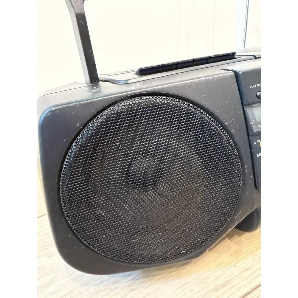 Sony CFD-V30 Cassette CD Player Radio Mega Bass. WORKS